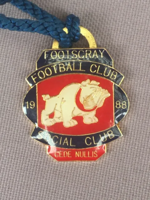 Vintage 1988 FOOTSCRAY Football SOCIAL CLUB Medallion, Badge -Western Bulldogs