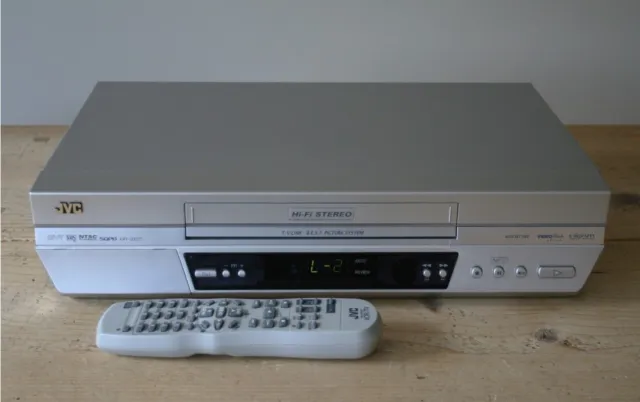 GRABADORA Y REPRODUCTOR de Video VHS JVC HR-V617 VCR + Probado a distancia  con 2 nuevos casetes EUR 57,90 - PicClick ES