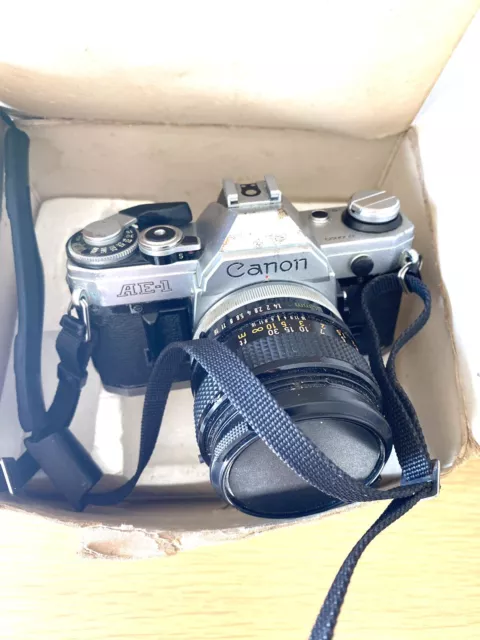 Appareil photo Canon AT-1 avec des Objectif et sa sublime
