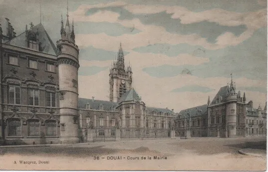 CPA - DOUAI - Cour de la Mairie