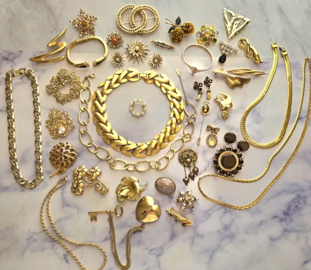 Vintage Lot 40 Items Gold Tone Metal Jewelry ~ Nice Lot Gold Tone Metal Jewelry