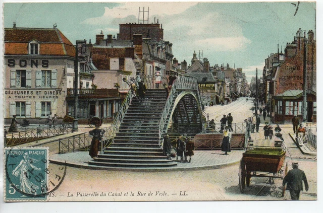 REIMS - Marne - CPA 51 - Vesle Canal Batellerie - Passerelle du canal rue Vesle