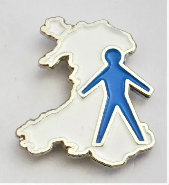 A847:) Enamel Welsh Wales map blue man souvenir Badge lapel pin