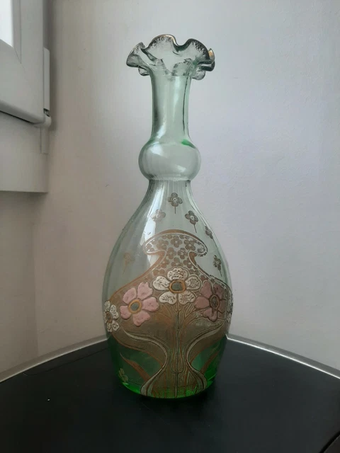 Carafe  verre soufflé translucide émaillé relief décor floral Legras