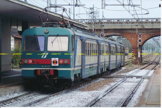 Farb-Foto FS E-Triebzug ALe 724 077 Asti 2009