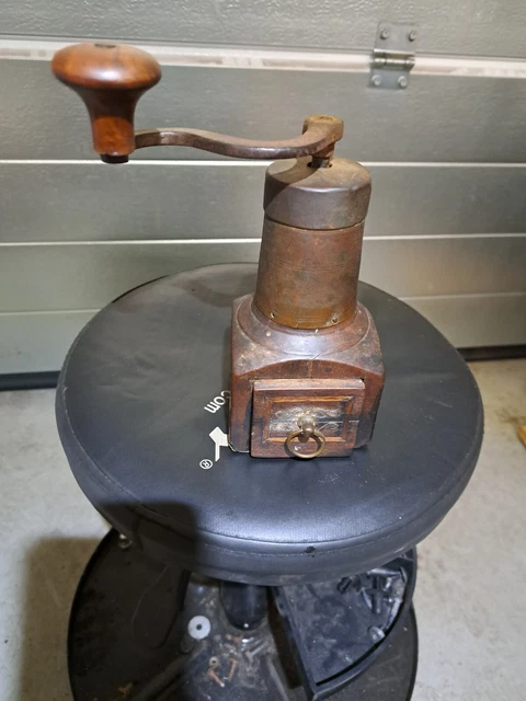 Seltene Kaffeemühle um 1780