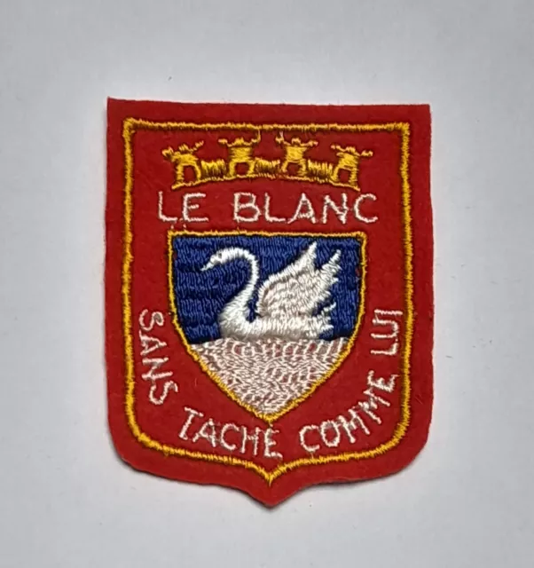 Embroidered Le Blanc crest (36)