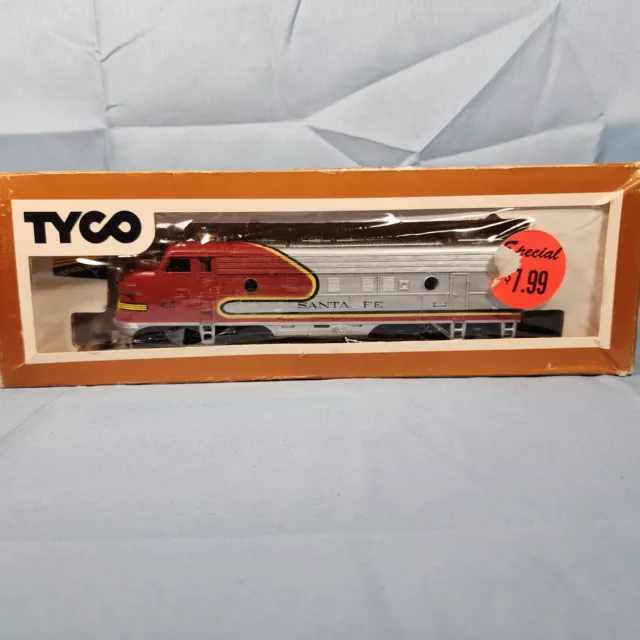 Tyco No 224 F9 A Diesel F9 “A” Unit Powered-Lighted Sante Fe Passenger 224H:1200