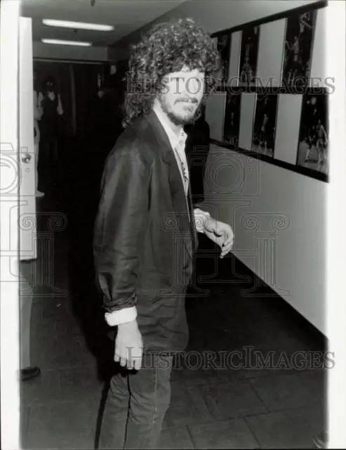 1986 Press Photo Kevin Cronin of REO Speedwagon at Los Angeles Forum - lvp02046