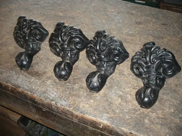 Set of large and heavy ball and claw cast iron bath feet