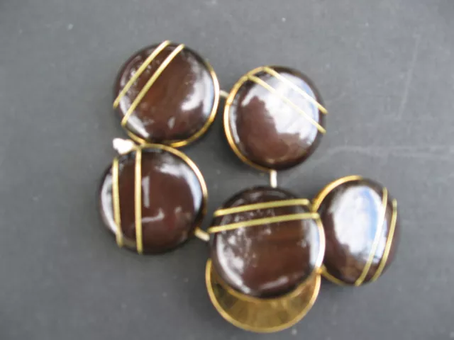 6 GROS  boutons  anciens  en metal marrons et dores