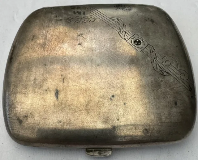 Altes seltenes Zigarettenetui Silber 800, gestempelt, Maße: ca. 9,5x8,0x1,0 cm.