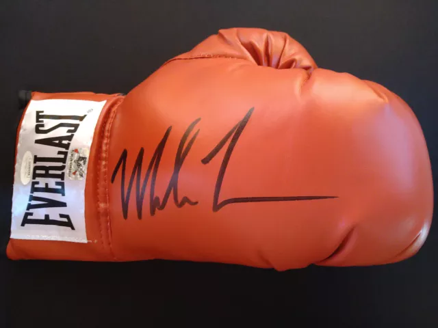 Gant de boxe rouge Everlast signé Mike Tyson COA JSA + Fiterman Sports Group