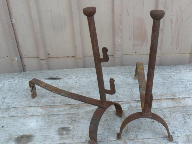 Grande paire de chenets de cheminée en fer forgé et boule laiton. France 19eme siècle. - France
