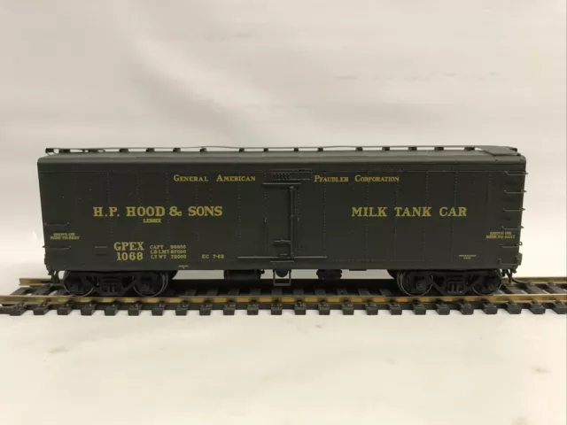 HO Intermountain 48201 H.P. Hood & Sons Milk Tank Car Refrigerator GPEX 1068