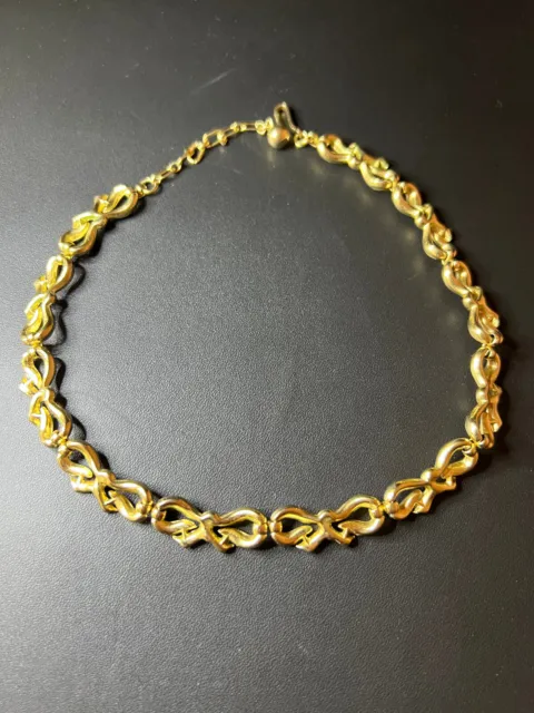 Trifari Vintage Gold Tone Tied Bows 16” Necklace Marked Trifari