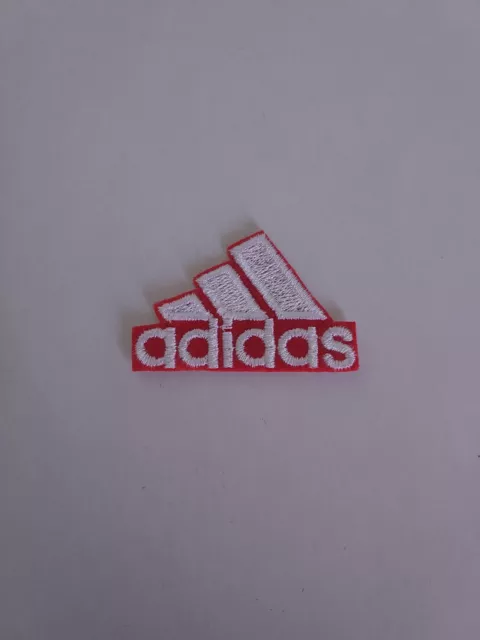 Parche bordado para PEGAR estilo Adidas 4,5/3,5 cm blanco y Rojo adorno ropa