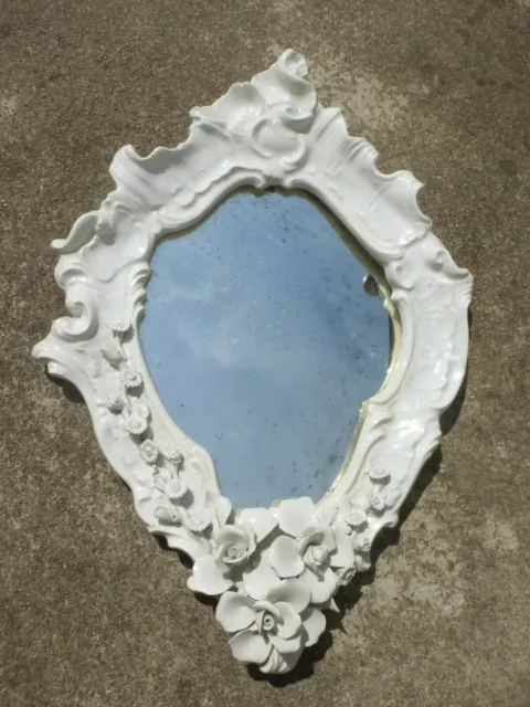 Miroir ancien blanc en faïence à décor de roses blanches modelées , 1900