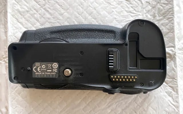 Nikon MB-D10 Battery Grip D700 - Good Condition