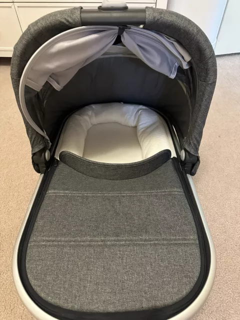 uppababy vista v2 bassinet Excellent condition