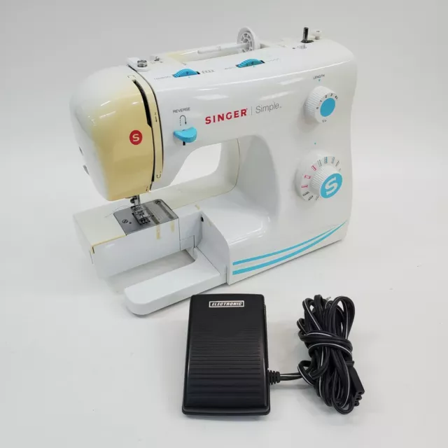 SINGER SIMPLE SEWING MACHINE 2263 Threads in Case, CD, Cover, Pedal Etc  Beginner