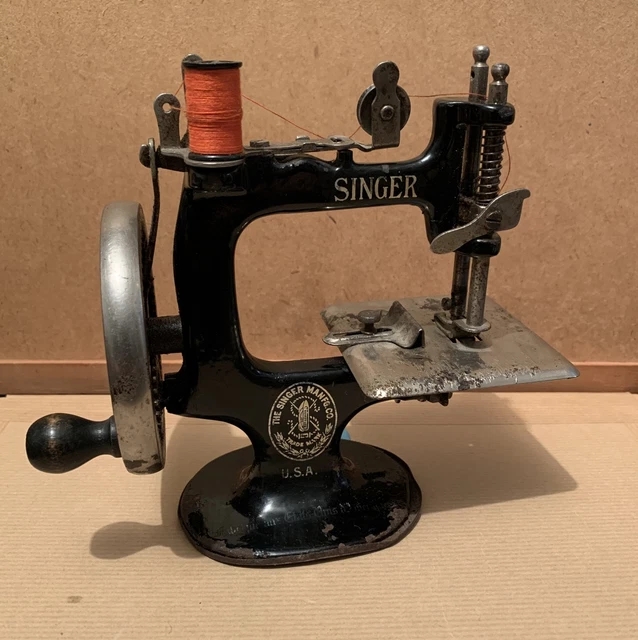 VINTAGE ANCIENNE MACHINE A Coudre Brevete Sgdg Jouet Dinette Enfant