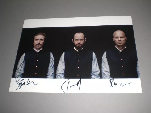 WhoMadeWho signiert signed autograph Autogramm auf 20x28 Foto in person