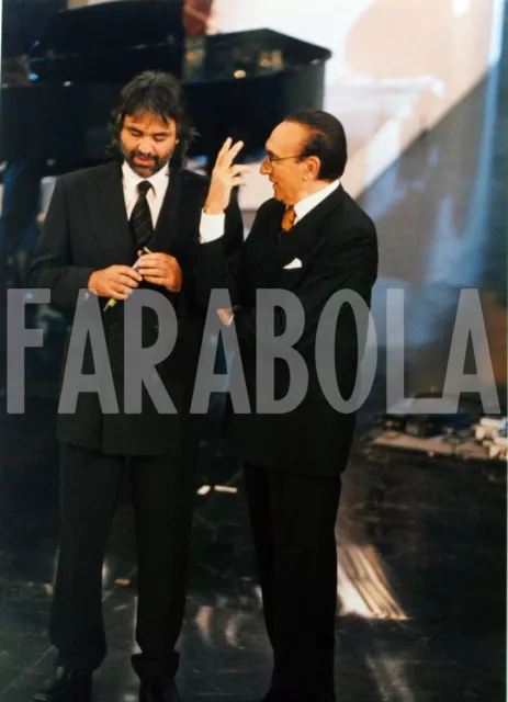 Altes Pressefoto Andrea Bocelli Mit Goofy Baby, Sanremo Jugend 2001