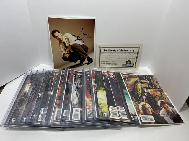 X-Files David Duchovny Gillian Anderson Autographed Photo W COA And Comic Books!