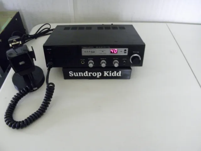Realistic Model TRC-433 TRC433 CB Radio Base Station 40 Channel with Microphone