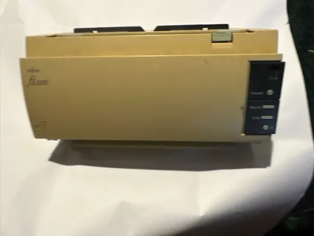 Fujitsu FI-5110C A4 VINTAGE USB Duplex Bogenzufuhr Scanner ungetestet kein Netzteil