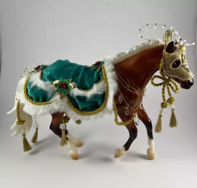Breyer Traditional Minstrel 2019 Christmas Holiday Horse Scratch Tack incomplete