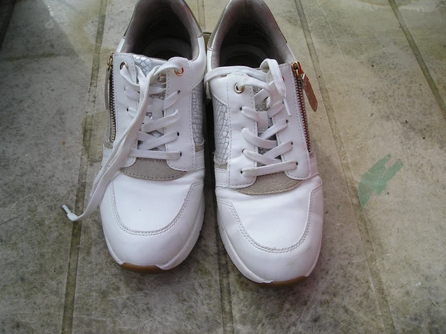 une paire de basket femme blanches en taille 40 4