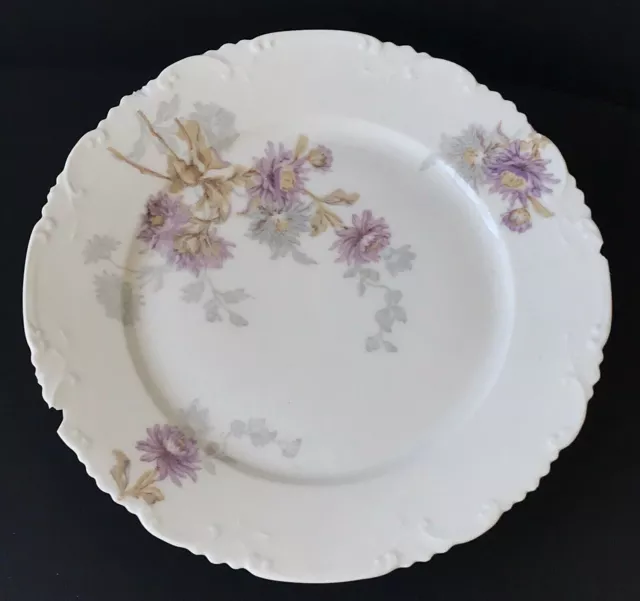 Plat À Gâteau En Porcelaine De Limoges Blanche Et Fleurs Dalhia Mauve Et Gris