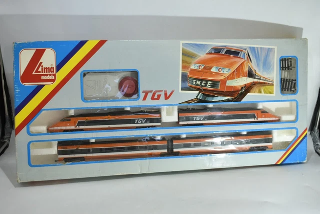 Le coffret E444 avec tran de voyageurs référence 0150 de Lma au 1:45