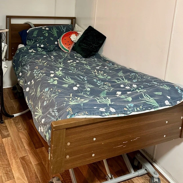 OPERA SOLO PROFILING/ADJUSTABLE Single Bed with Signature Head & Low