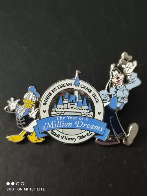 Pin's Walt Disney World, The Year Of A Million Dreams Donald Dingo