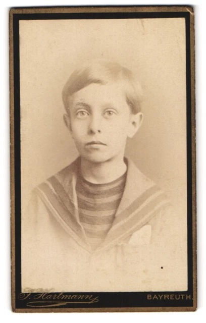 Fotografie J. Hartmann, Bayreuth, Schwarze Allee, Kleiner Bursche im Matrossenk