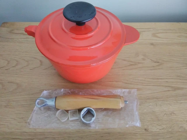 NUEVO Y SIN USAR Sartén de Salsa Estilo Le Crueet Hierro Fundido Naranja con Tapa