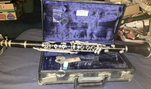 Vito Reso-Tone 3 Clarinet Instrument w/ Hard Case & Music Clamp -Great Condition
