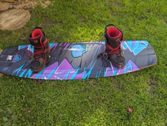 Liquid Force Harley Grind 139 Wakeboard with CWB Marius 8-9 Boots