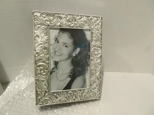 ROYAL LIMITED Silver Paisley Album Photo Frame Holds 100 4x6 Pictures