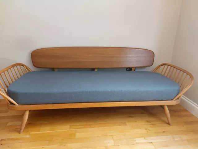 ERCOL: CLASSIC 1960s STUDIO COUCH DAY BED + BRAND NEW CUSHIONS 100% WOOL COVERS