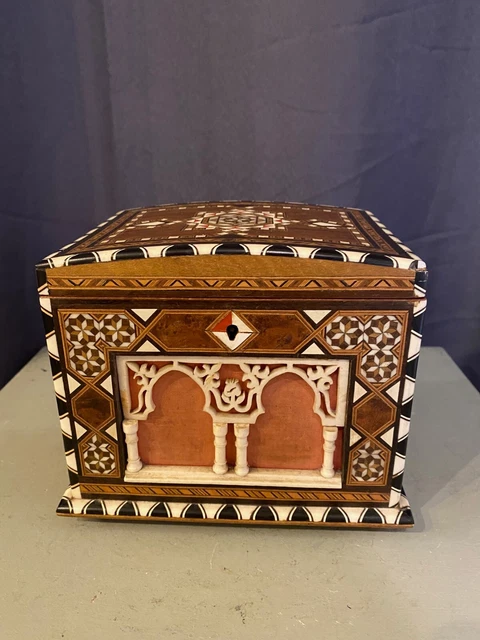 Boîte à Bijoux Syrienne Rectangulaire En Marqueterie Velours Rouge - Occasion - Quelques Petits Accrocs