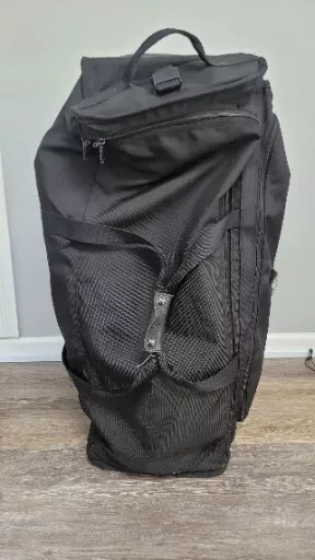 Tumi Alpha  Travel  / Duffel Bag, Black.