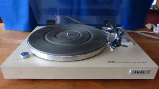 AKAI AP-B20C Auto Return Turntable Tourne-disques ancienne platine vintage