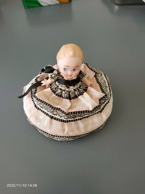 Petite Poupée En Porcelaine - Vintage