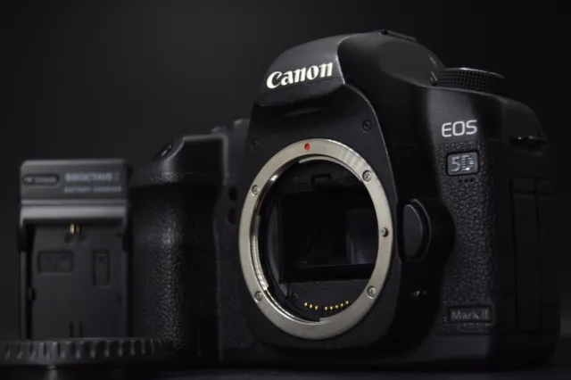 Canon EOS 5D Mark II 21.1MP Digital SLR Camera Black JAPAN【NEAR MINT SC 26%】 791
