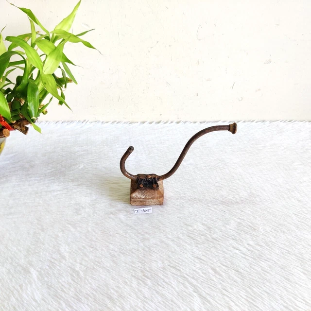 1920s Vintage Iron Wall Hook Hanger Rich Patina Decorative Collectible I105
