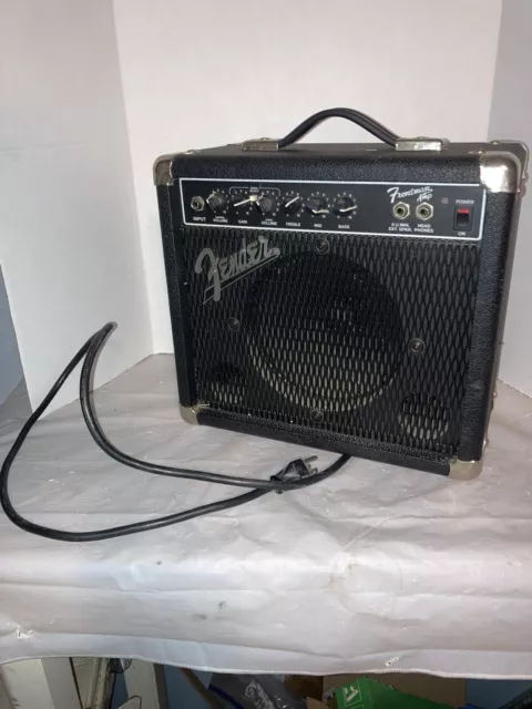 Vintage fender Frontman reverb￼￼ guitar amp amplifier 38W 120v-60hz PR-241 works